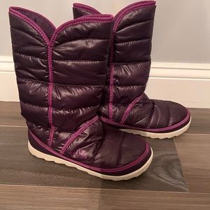 North face quilted puffer boots.